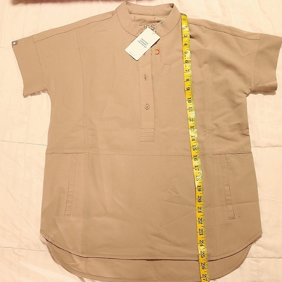 FIGS Manila Top Limited Edition Color Boulder Size XS NWT - Picture 6 of 7